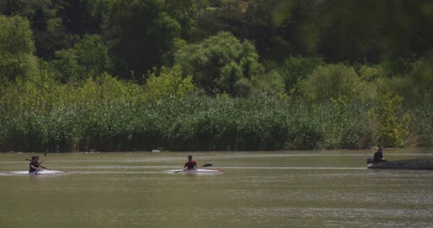 Menschen Beim Kajakfahren Fluss Kura Der Nähe Der Georgischen Provinz — Stockvideo