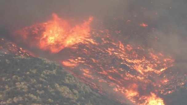 Aerial View Burning Mountain Forestry Heavy Blazing Orange Flames Smog — Stock Video