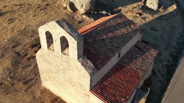 Vol Aérien Autour Une Église Romane Slyle Gormaz Soria Espagne — Video