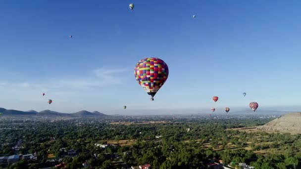 Vue Aérienne Vers Une Montgolfière Explorant Mexique Rural Approche Tir — Video