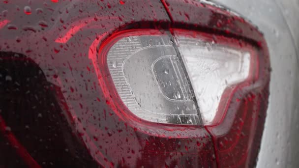 Deszcz Pada Tylne Światło Samochodu — Wideo stockowe