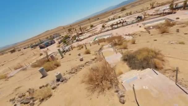 Fotografía Del Dron Cinematográfico Fpv Del Parque Acuático Abandonado Lake — Vídeos de Stock