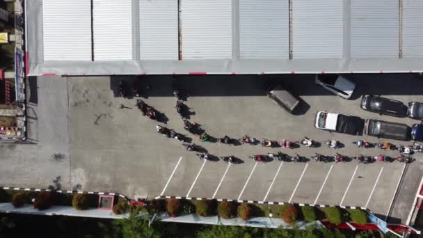 Vista Dall Alto Dei Veicoli Coda Rifornimento Alla Stazione Servizio — Video Stock