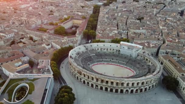 Luchtdrone View Old Roman Amphitheatre City Nimes Tijdens Zonsondergang Frankrijk — Stockvideo