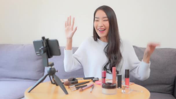 Vlog Maquillaje Así Como Selfie Tiempo Con Una Atractiva Joven — Vídeo de stock