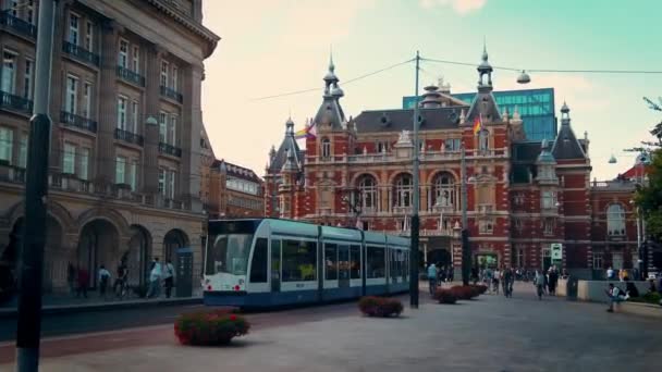 Τραμ Ποδήλατο Και Πεζοί Που Διέρχεται Διεθνές Θέατρο Άμστερνταμ Leidseplein — Αρχείο Βίντεο