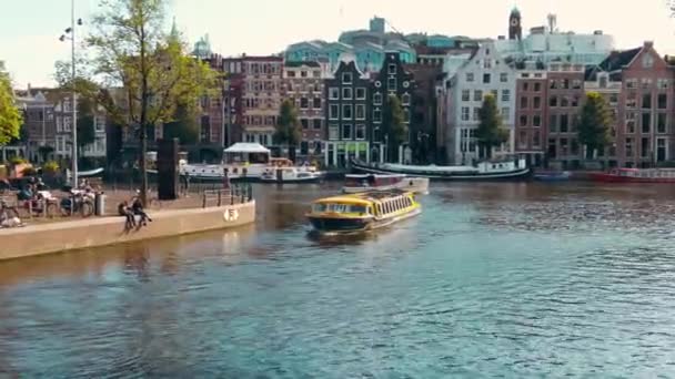 Amsterdam Yazının Merkezinde Amstel Kanal Kemeri Nde Geniş Açılı Sarı — Stok video