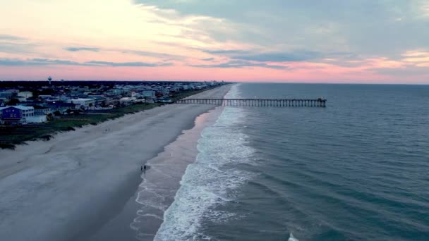 Kure Beach North Carolina Antenne Bei Sonnenaufgang Mit Pier — Stockvideo