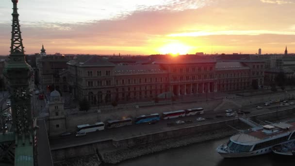 Orange Sunrise Backward Aerial Budapest Libery Bridge Close — Stock Video