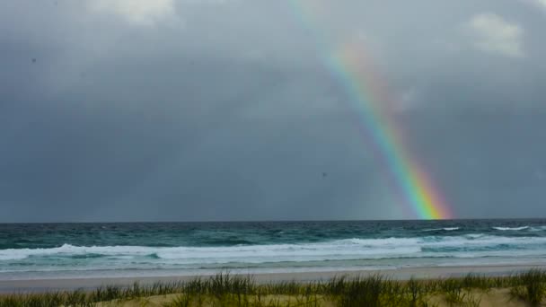 Storm Pacific Vivid Dramatic Rainbow Cuts Sky Stormy Threatening Ocean — Stock Video