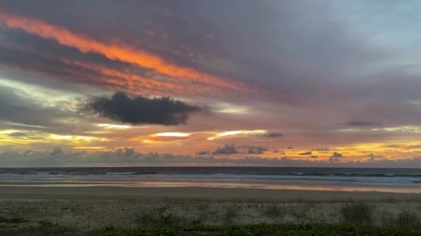 Dramatisch Lebendig Und Inspirierend Höchst Filmischer Sonnenaufgang Oder Sonnenuntergang Über — Stockvideo