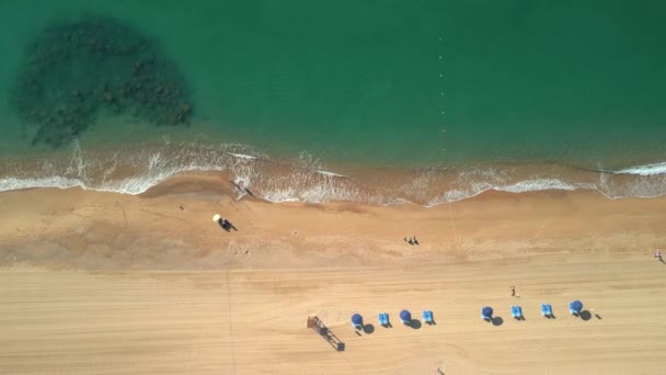 Aerial Shot Beach Yellow Sand Transparent Turquoise Water Malgrat Mar — Stock Video