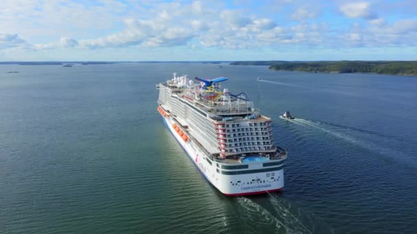 Statek Wycieczkowy Celebracja Carnival Fińskim Archipelagu Podczas Prób Morskich Pomagany — Wideo stockowe