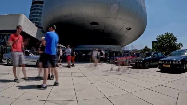 德国慕尼黑宝马博物馆奥林匹克公园庆祝周年的粉丝 — 图库视频影像