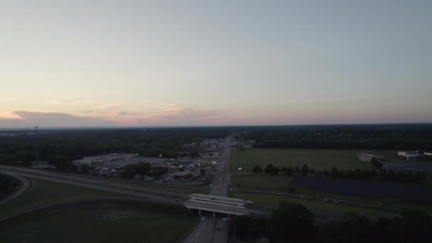 Schemering Ving Een Drone Een Kleine Stad Ohio Bij Een — Stockvideo