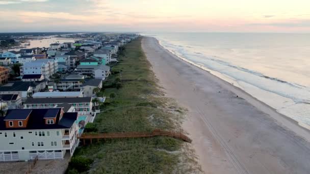 Häuser Strand Und Immobilien Antenne Entlang Carolina Beach Nördlich Carolina — Stockvideo