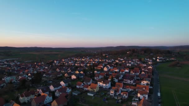 Letecký Pohled Německé Domy Sousedství Slunné Grundau Hesensko Německo — Stock video