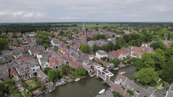 Loenen Aan Vecht Vecht河上的吊桥和教堂塔的空中景观 — 图库视频影像