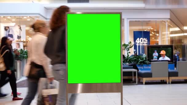 Motion Des Gens Faisant Shopping Panneau Affichage Vert Intérieur Centre — Video