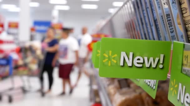 Motion Une Nouvelle Étiquette Sur Nourriture Affichage Intérieur Magasin Walmart — Video