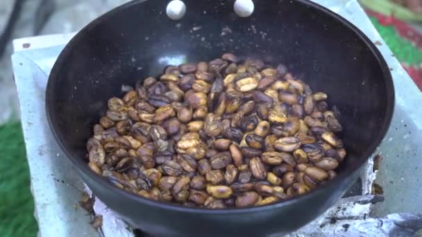 Roosteren Van Ethiopische Koffie Tijdens Een Koffieceremonie Addis Abeba Ethiopië — Stockvideo