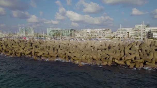 Marina Herzliya Israel Csússz Balra Hullámtörő Mögött Fedd Fel Kikötő — Stock videók