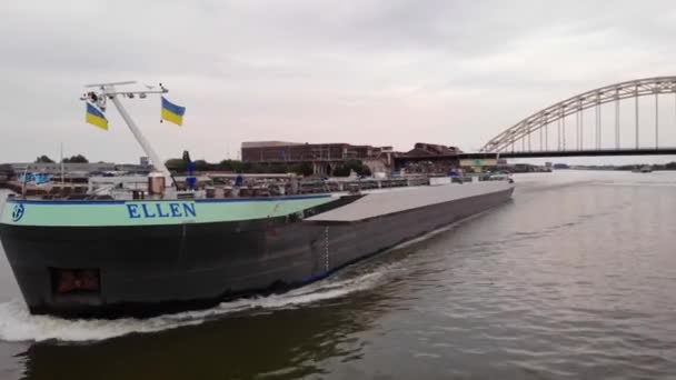 Close Shot Long Industrial Ship Ellen Cruising Noord River Alblasserdam — Stockvideo