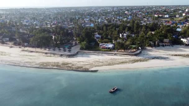 Drone Uitzicht Nungwi Dorp Het Noorden Van Zanzibar Island Tanzania — Stockvideo