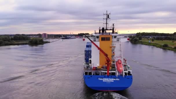 Tailwind Panda Ship Crossing Oude Maas River Green Landscape Sideways — Stockvideo