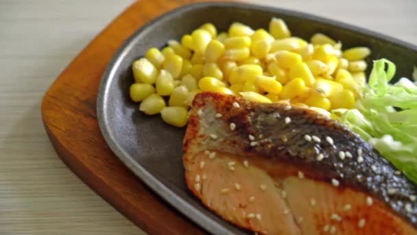 Gegrilde Zalm Filet Biefstuk Kookplaat Japanse Stijl — Stockvideo