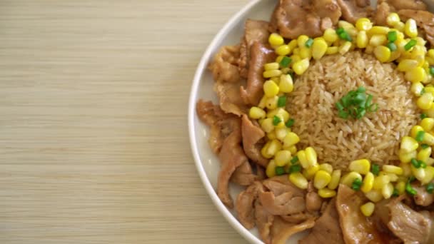 Arroz Frito Con Cerdo Rodajas Maíz Estilo Japonés — Vídeos de Stock