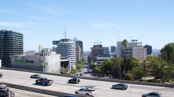 Autostrada 101 Przejeżdża Przez Hollywood Zabytki Takie Jak Capitol Records — Wideo stockowe