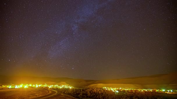 Residentiële Stad Verlicht Nachts Onder Sterrenhemel Tijdspanne — Stockvideo