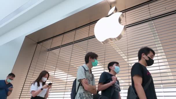 Fila Compradores Fila Fora Loja Oficial Apple Durante Dia Lançamento — Vídeo de Stock