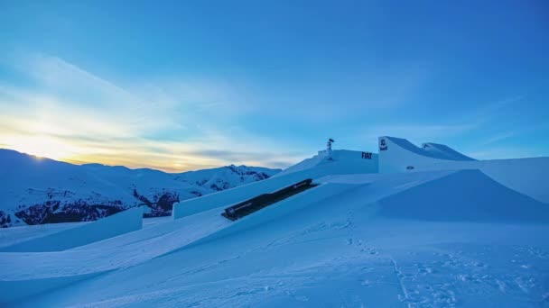 Снимок Идеального Тазобедренного Сугроба Лыжах Курорте Уотлс Южный Тироль Италия — стоковое видео
