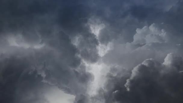Blitze Dunklen Und Sich Bewegenden Kumulonimbuswolken — Stockvideo