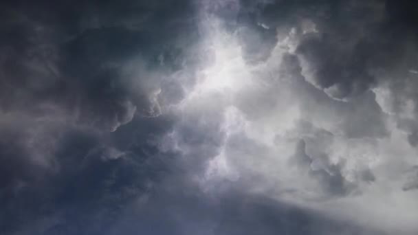 Pov Relâmpagos Pisca Nuvens Cumulonimbus Escuras Trovoada — Vídeo de Stock