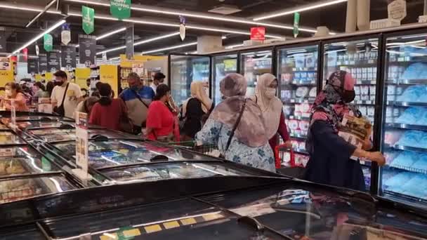 Compradores Compran Hipermercados Para Comestibles Lulu Hypermarket Ecohill Semenyih — Vídeo de stock