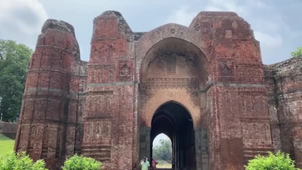 Oude Dakhil Darwaza Islamitische Architectuur Nog Steeds Zichtbaar Gour Maldah — Stockvideo