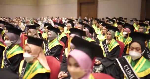 Graduados Universitarios Participan Una Ceremonia Graduación Universidad — Vídeos de Stock