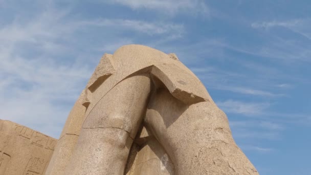 卡诺克古寺遗址墙上的砂岩雕塑和象形文字遗迹 — 图库视频影像