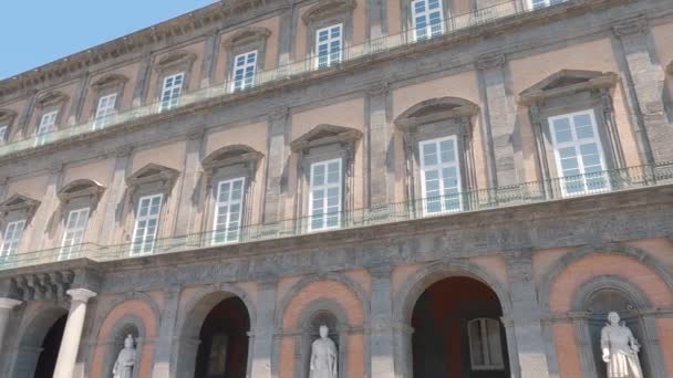 Главный Фасад Королевского Дворца Неаполя Неаполь Италия Паннинг — стоковое видео