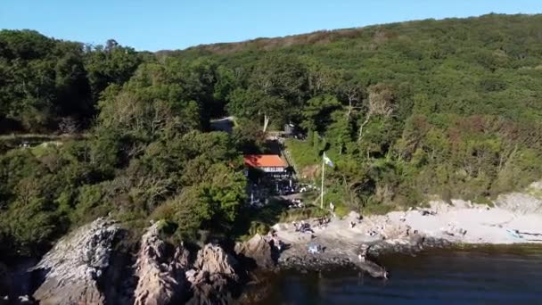 Restoran Ransvik Havsveranda Molle Swedia Sebuah Pantai Berbatu Kecil Terlihat — Stok Video