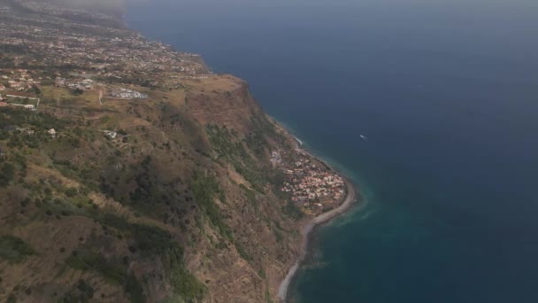 Vista Aérea Freguesia Calheta Ilha Madeira Sobrevoando Costa Mostrando Contraste — Vídeo de Stock