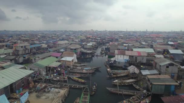 Casas Construidas Barrio Pobre Con Gente Remando Canoa Makoko Lagos — Vídeos de Stock