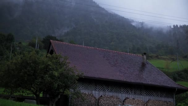 Арт Гора Дім Сільська Місцевість Туман Мул Швейцарія — стокове відео