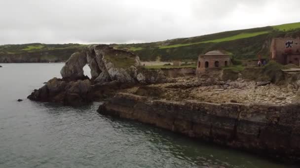 Porth Wen Empuje Aéreo Vista Abandonada Fábrica Ladrillo Industrial Victoriana — Vídeos de Stock