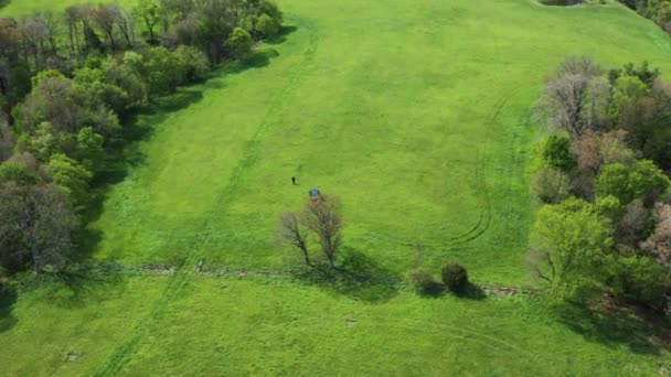 Panoramablick Auf Ein Land Das Mit Vermessungsingenieuren Einer Farm Der — Stockvideo