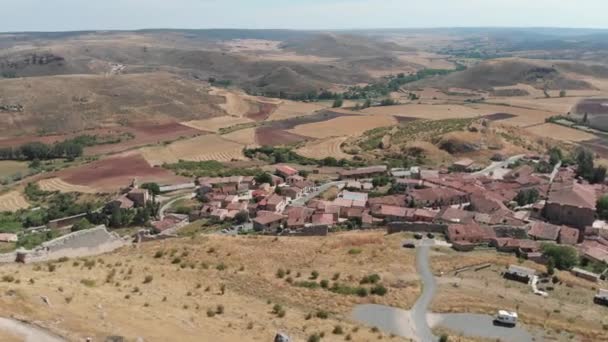 Flygburen Panorering Turistområdet Atienza Pueblos Negros Spanien Landsbygdsstad Belägen Landsbygden — Stockvideo