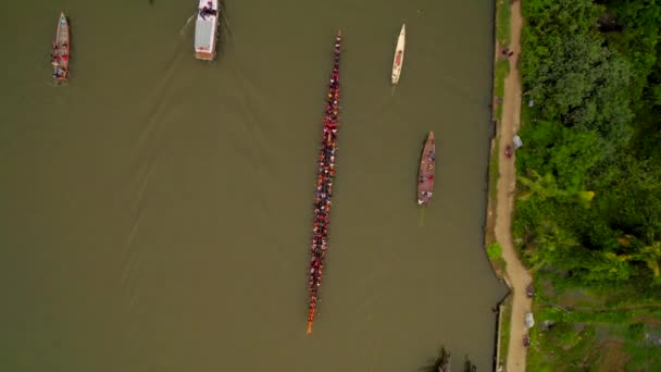 包括喀拉拉拉邦Vallam Kali传统赛艇在内的几艘船的空中俯瞰 — 图库视频影像